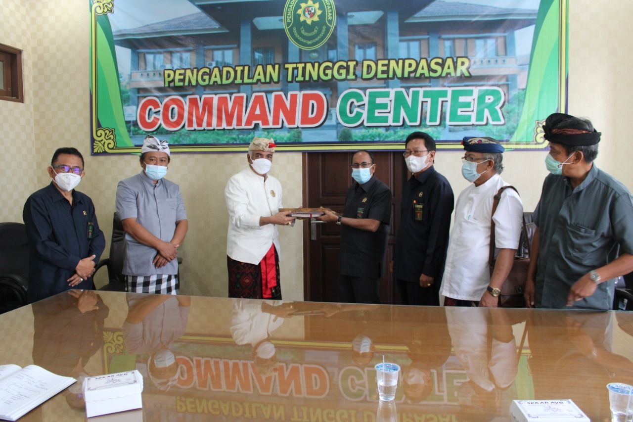 podiumnews.com-Bandesa Agung MDA Provinsi Bali, Temuai Ketua Pengadilan Tinggi